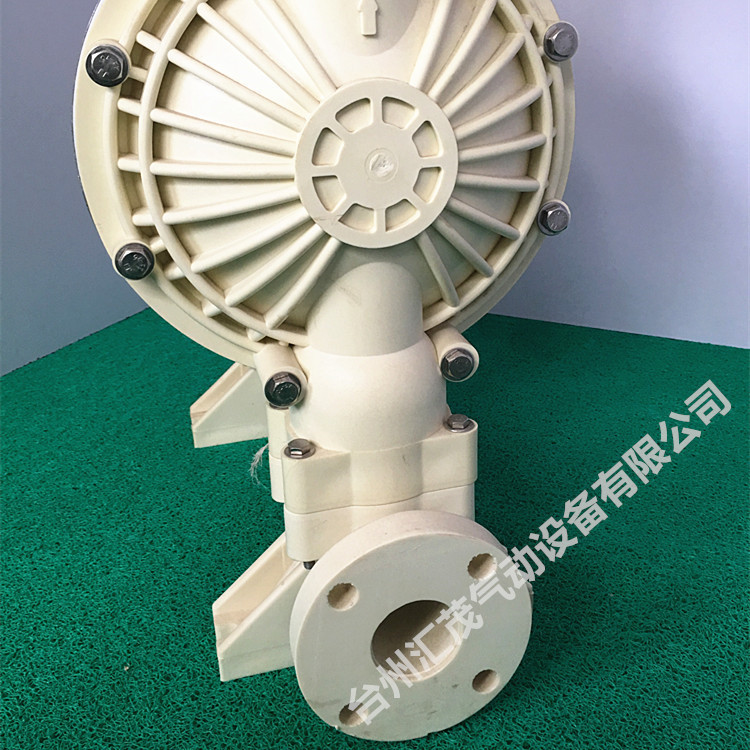 塑料氣動隔膜泵側(cè)面圖三